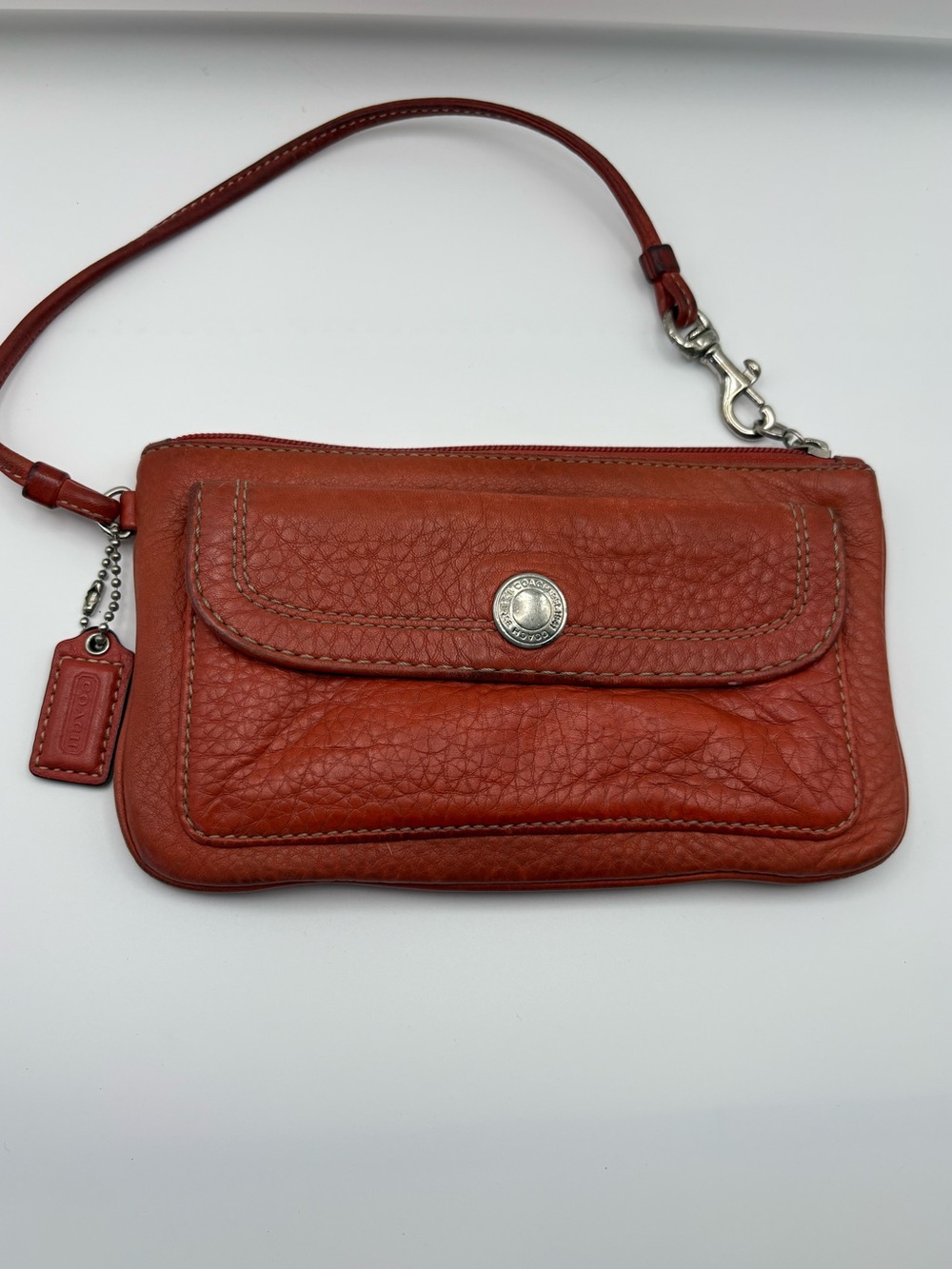 Coach Hamilton Pebble Leather Flap Wristlet Vintage Y2K Style
F42126),